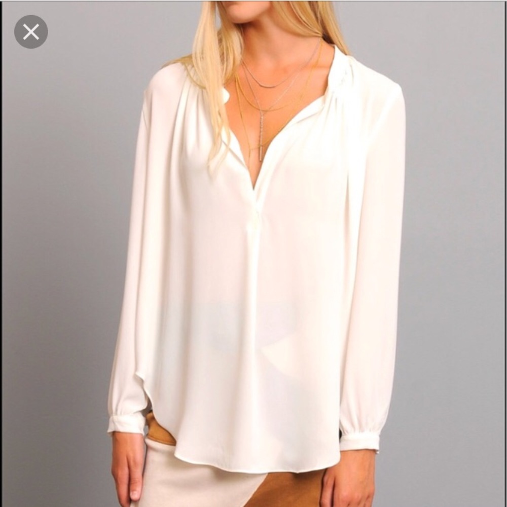 Olivaceous sz M, ivory Notch long sleeve blouse.